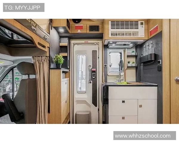 足球明星奢华房车揭秘体验顶级豪华与运动激情的完美结合 足球明星奢华房车揭秘体验顶级豪华与运动激情的完美结合